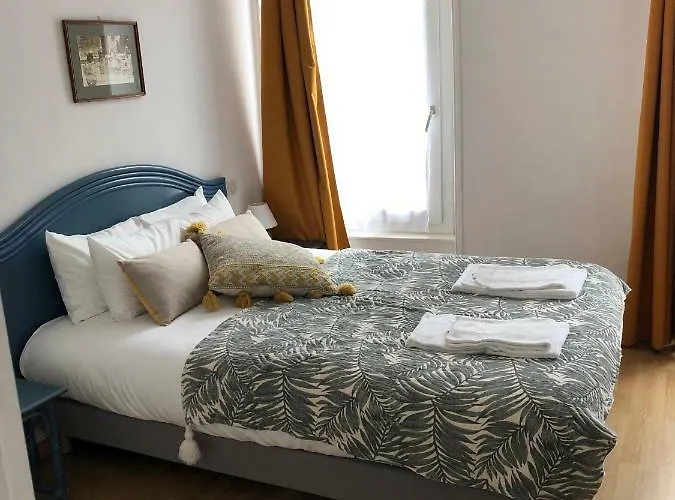 D'arromanches Pappagall מלון